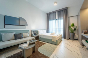AWS Holiday Homes - Chic Downtown Views